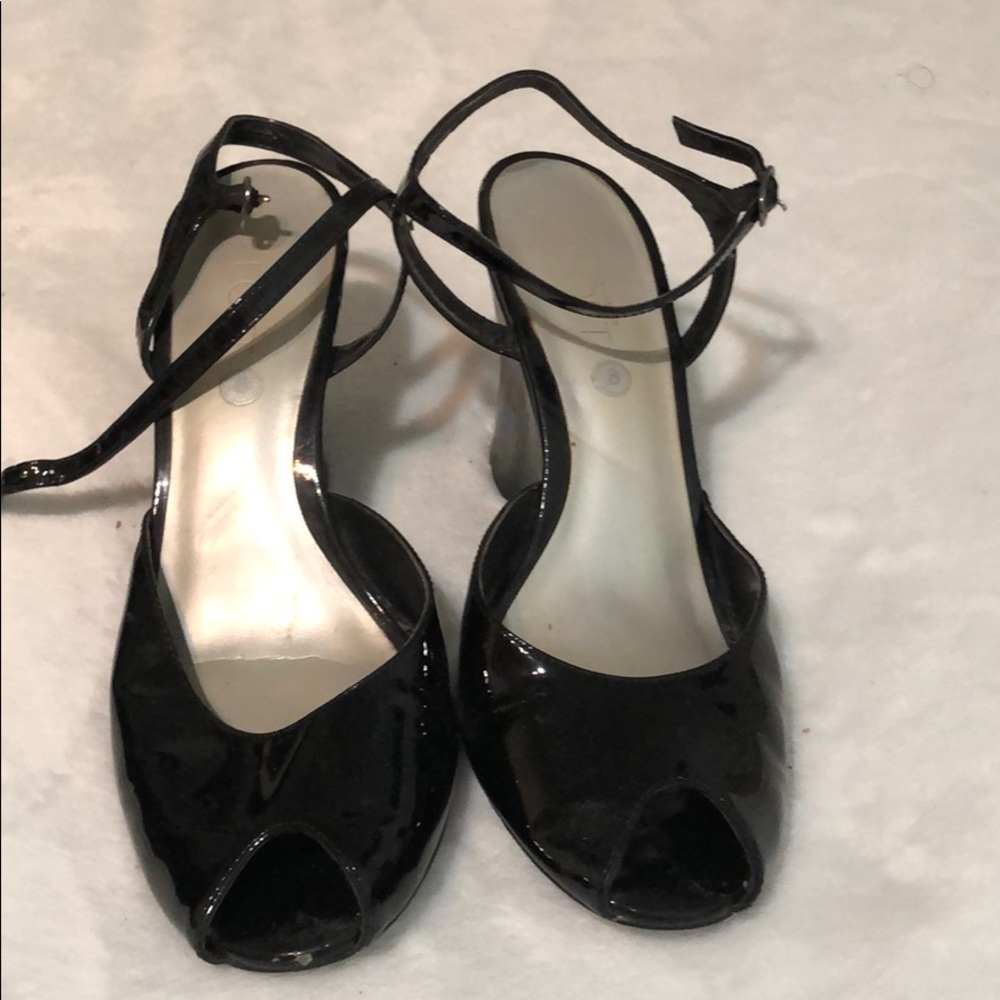 Black wedges